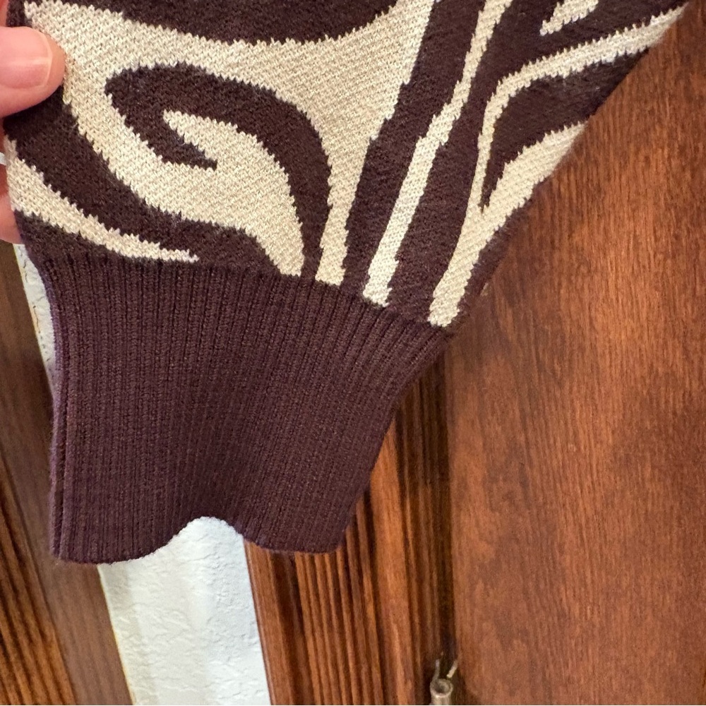 Carbon38 NWT $128 Zebra Print Crewneck Knit Sweater Brown & Cream S P2P 21-23” - Picture 7 of 12